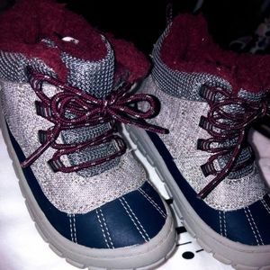 Wonder Nation infant boys fur boots size 8  (grey&maroon)